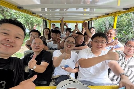 秋高氣爽，大家跟隨艾思捷一起團建去呀