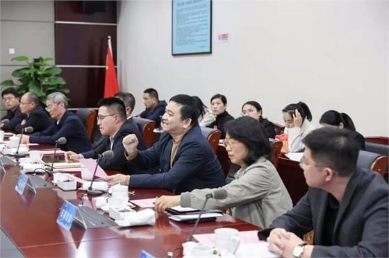 艾思捷顧總參加德清召開第十七期親清直通車&middot;政企懇談會 (2).jpg