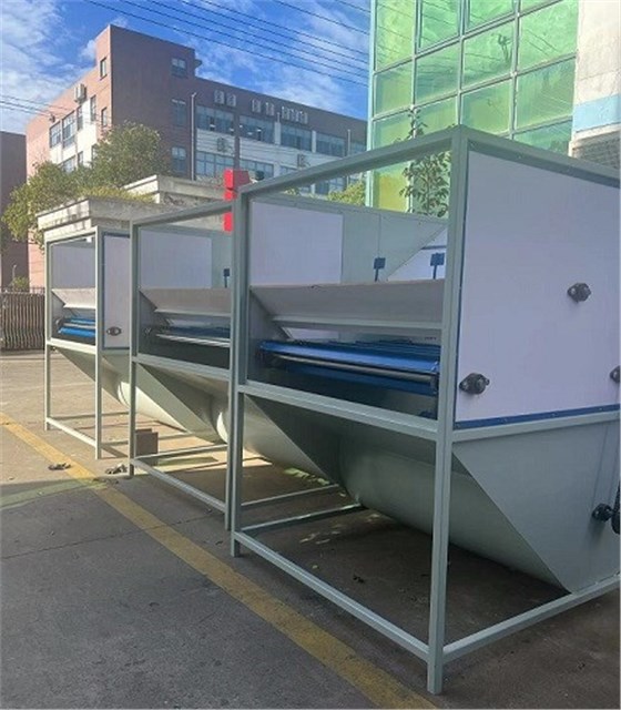 冬季送溫暖，艾思捷蝸輪減速機(jī)為羽絨服充絨機(jī)上提供動力支持 (2).jpg