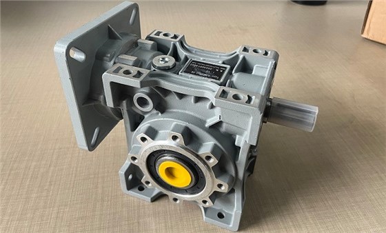 小型手動(dòng)蝸輪蝸桿減速機(jī) 手搖蝸輪減速機(jī).jpg