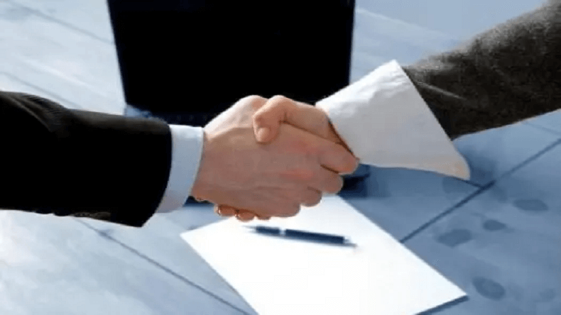 五月，上海艾思捷與青島某工業(yè)設(shè)備企業(yè)簽訂開發(fā)設(shè)計(jì)協(xié)議