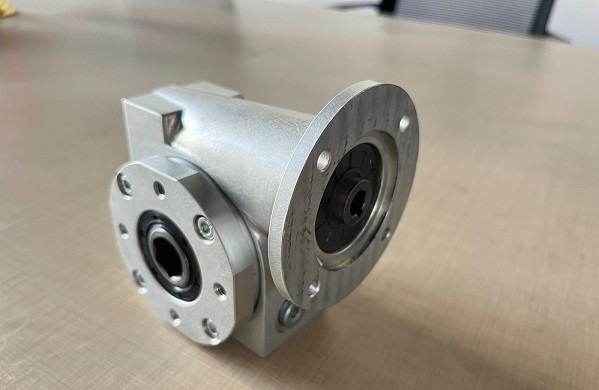 線(xiàn)體輸送、倍速鏈輸送線(xiàn)上用不銹鋼蝸輪蝸桿減速機(jī) (3).jpg